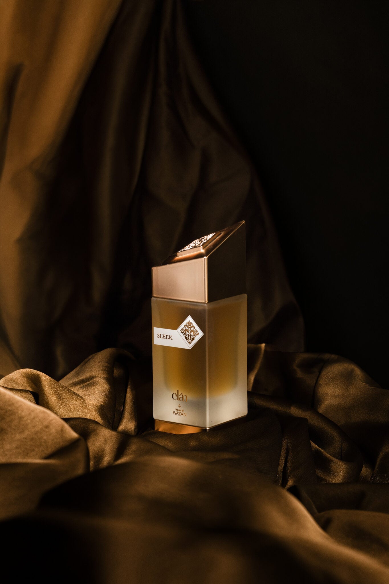 sleek unisex perfume 